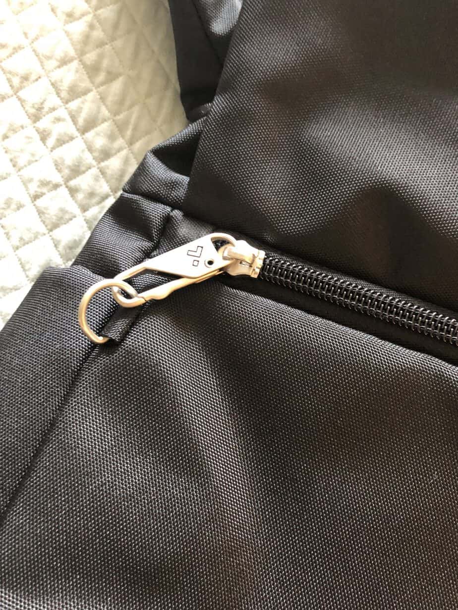 lobster-claw lock on travelon bag